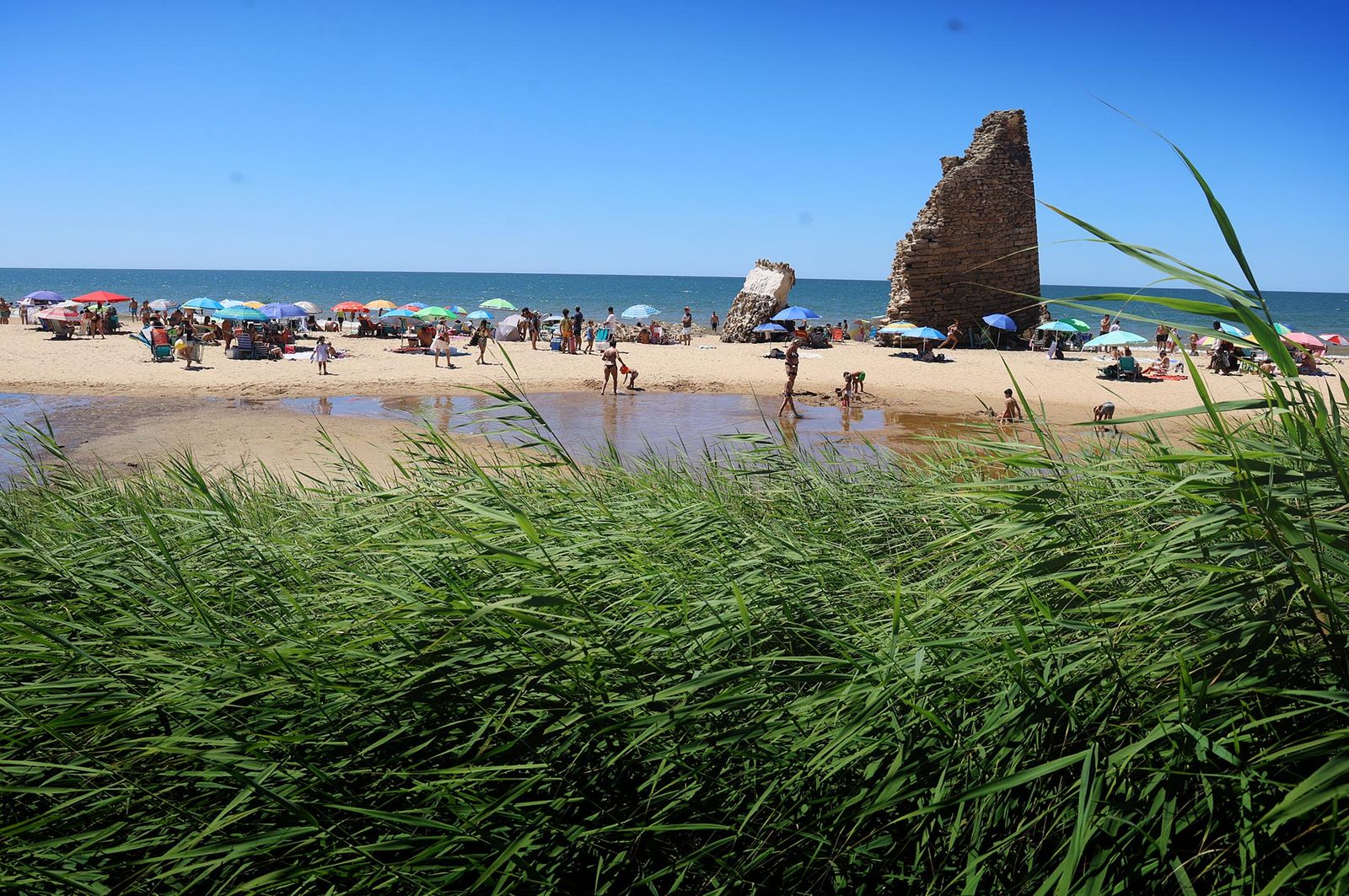 Imágenes de una maravillosa mañana de verano en las playas de la Torre del Loro y Mazagón