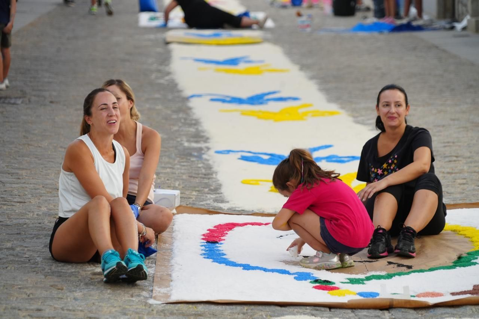 Alfombras de colores por San Roque en Dos Torres