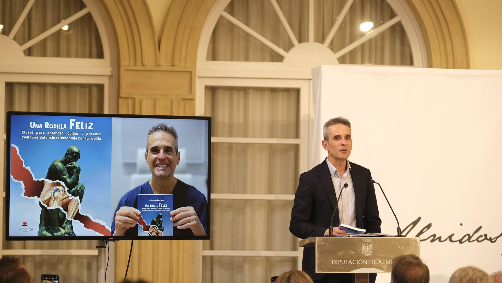 El Doctor Antonio Ríos presenta su libro 'Una Rodilla Feliz', en imágenes