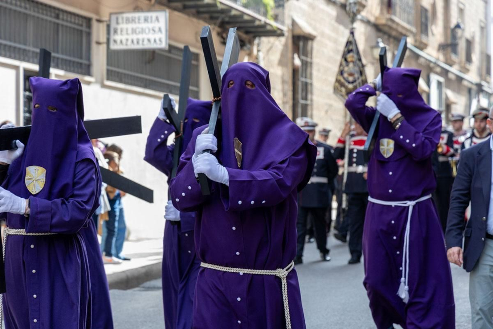 Los jiennenses arropan a las tres cofradías de la tarde en un Domingo de Ramos más caluroso de lo esperado (I)