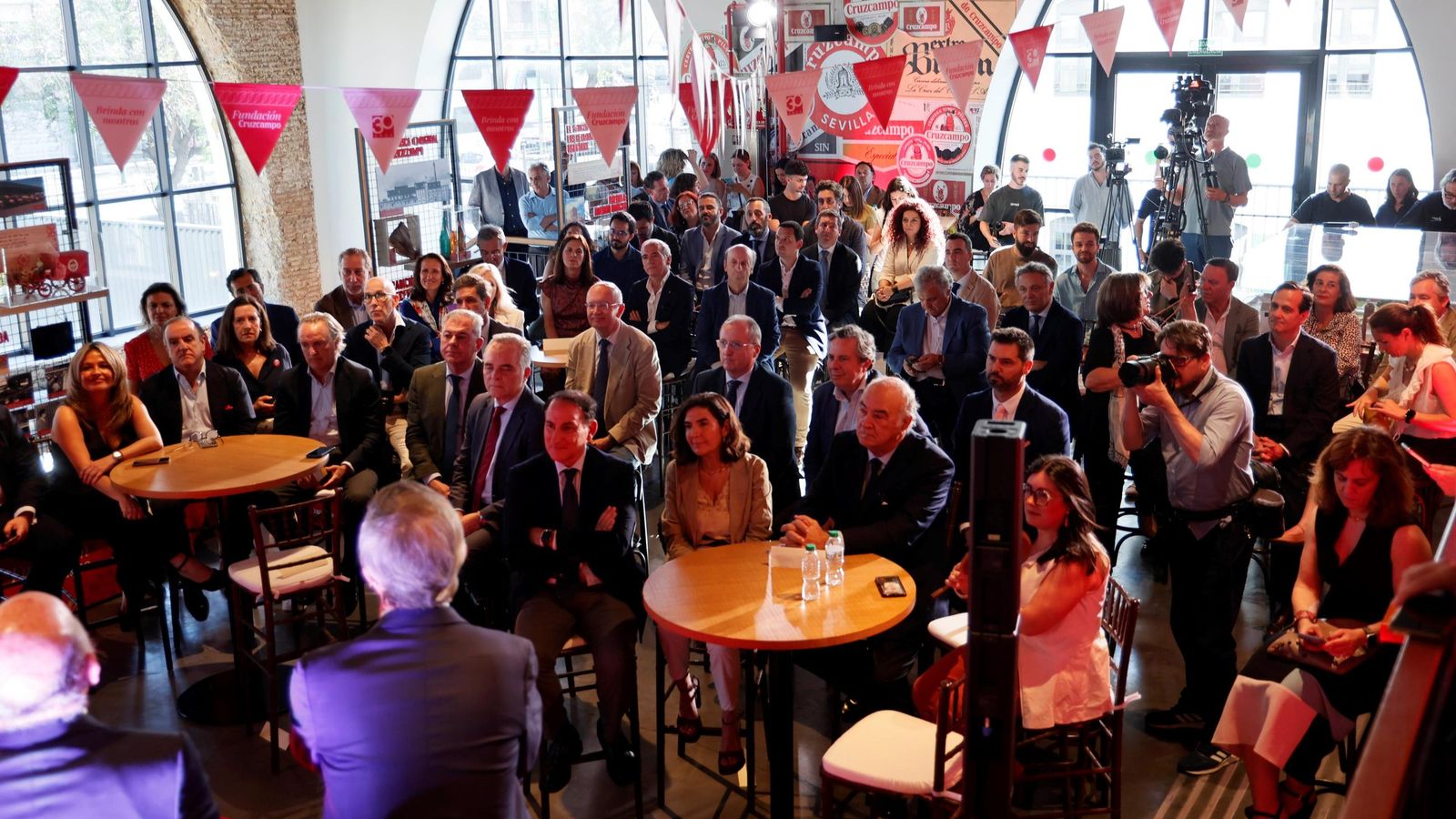 El lanzamiento del 30 aniversario de la Fundación Cruzcampo contó con mucho público