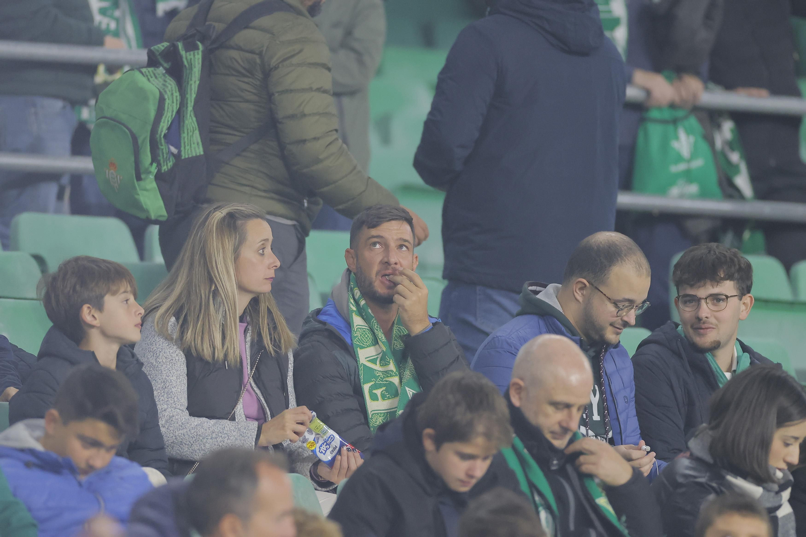 Búscate en las fotos del Betis-Las Palmas