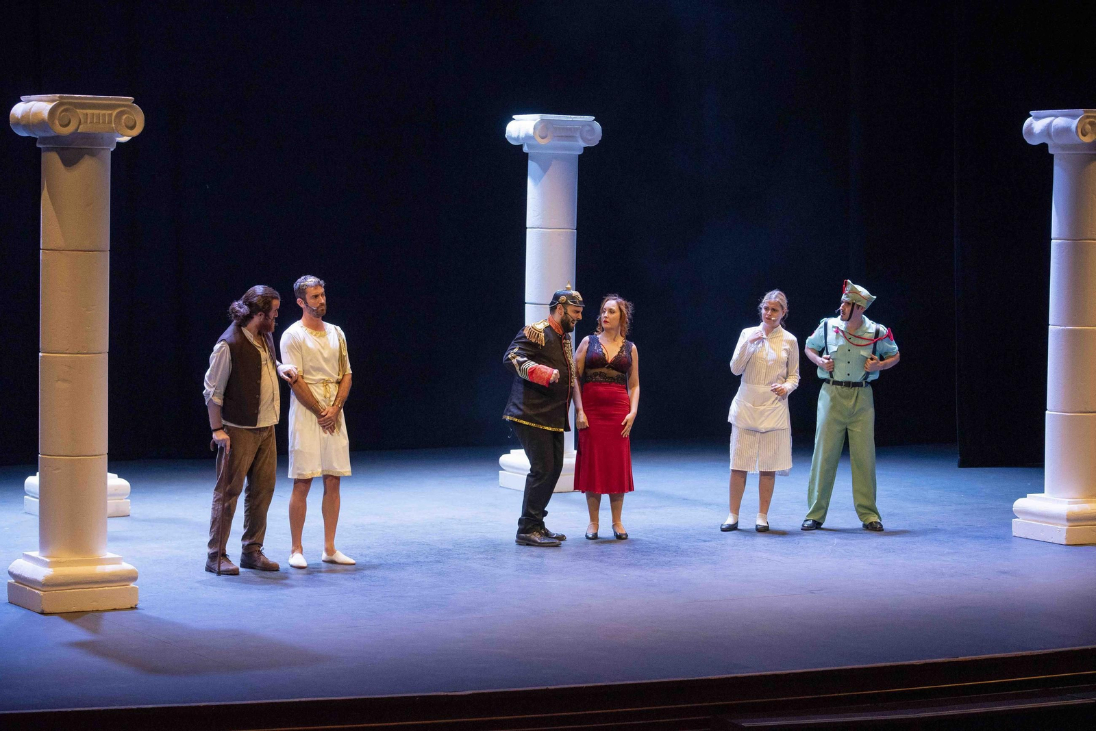 Elenco de actores que participan en ‘El Eunuco’.