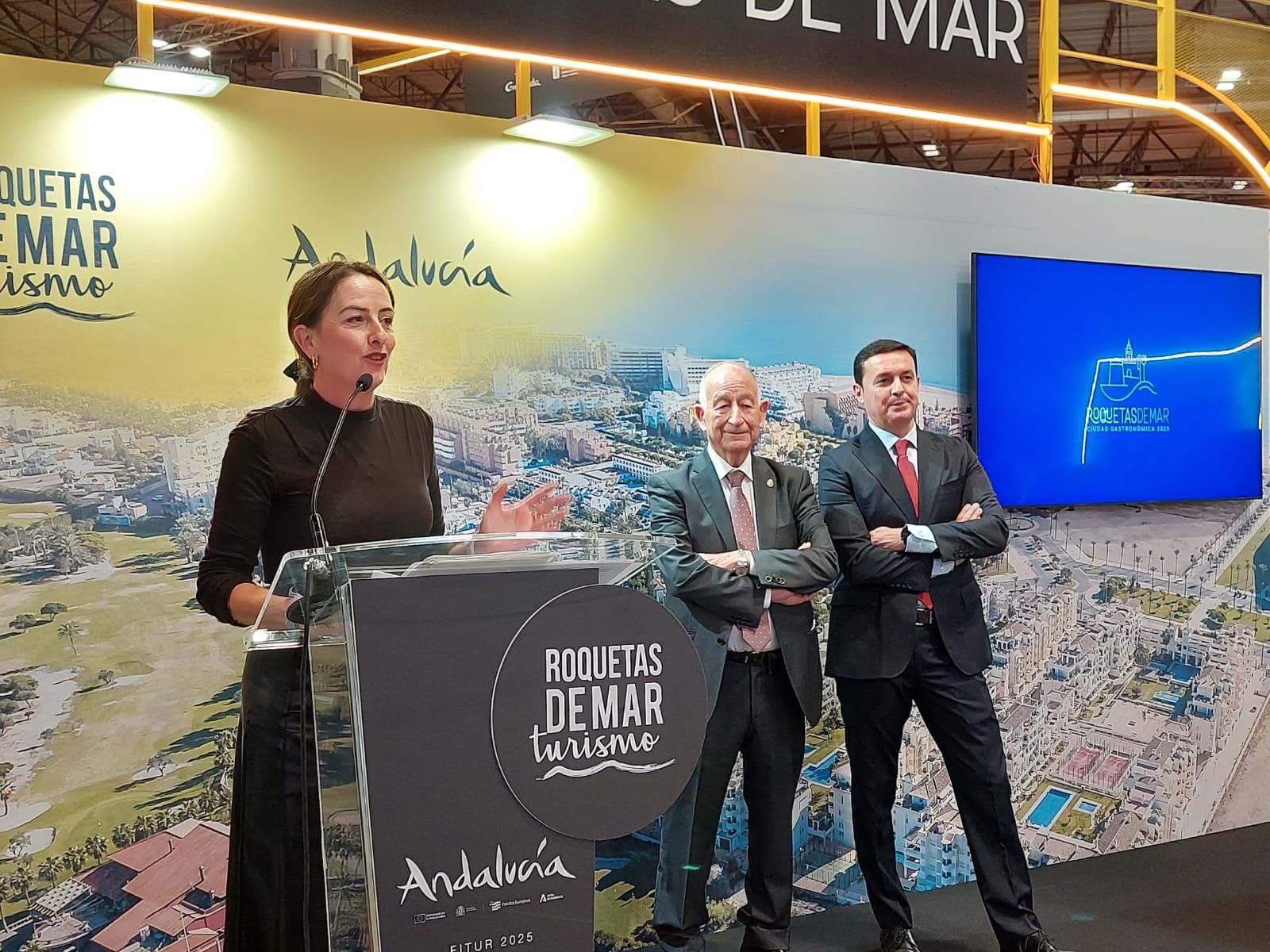 La delegada de la Junta de Andalucía en Almería visita Fitur.