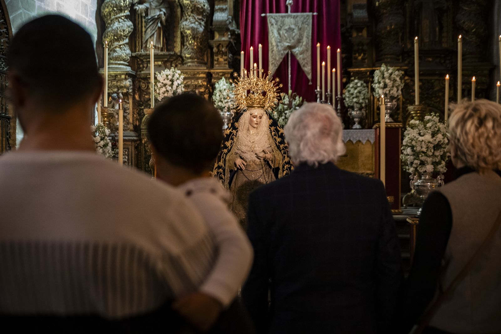Las imágenes de los besapiés y besamanos del Segundo Domingo de Cuaresma en Jerez