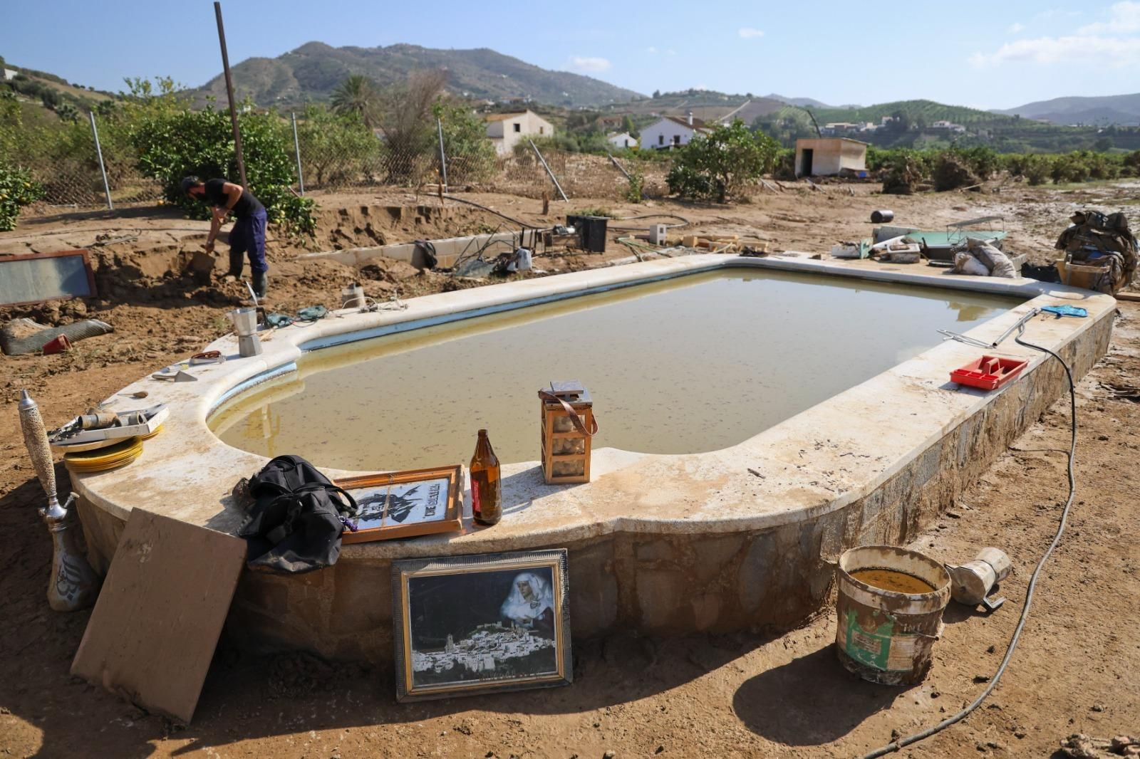 Vecinos de Álora afectados por el temporal.