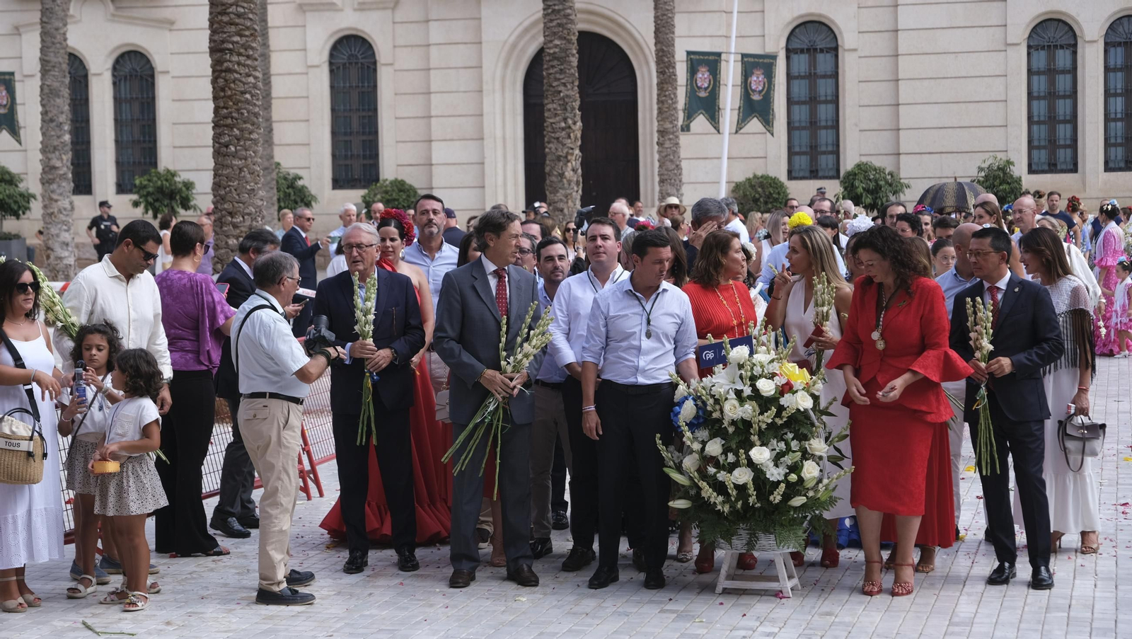 Ofrenda floral a la Virgen del Mar en la Feria de Almería 2024, en imágenes