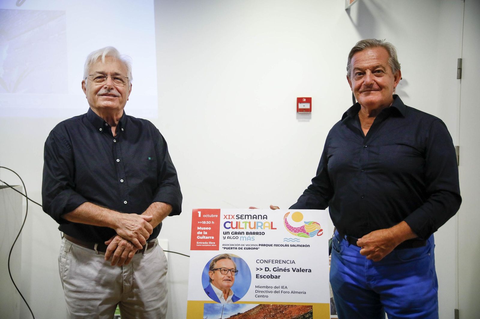 Las imágenes de la conferencia dentro de la "Semana Cultural Puerta Europa" de Ginés Valera en Almería