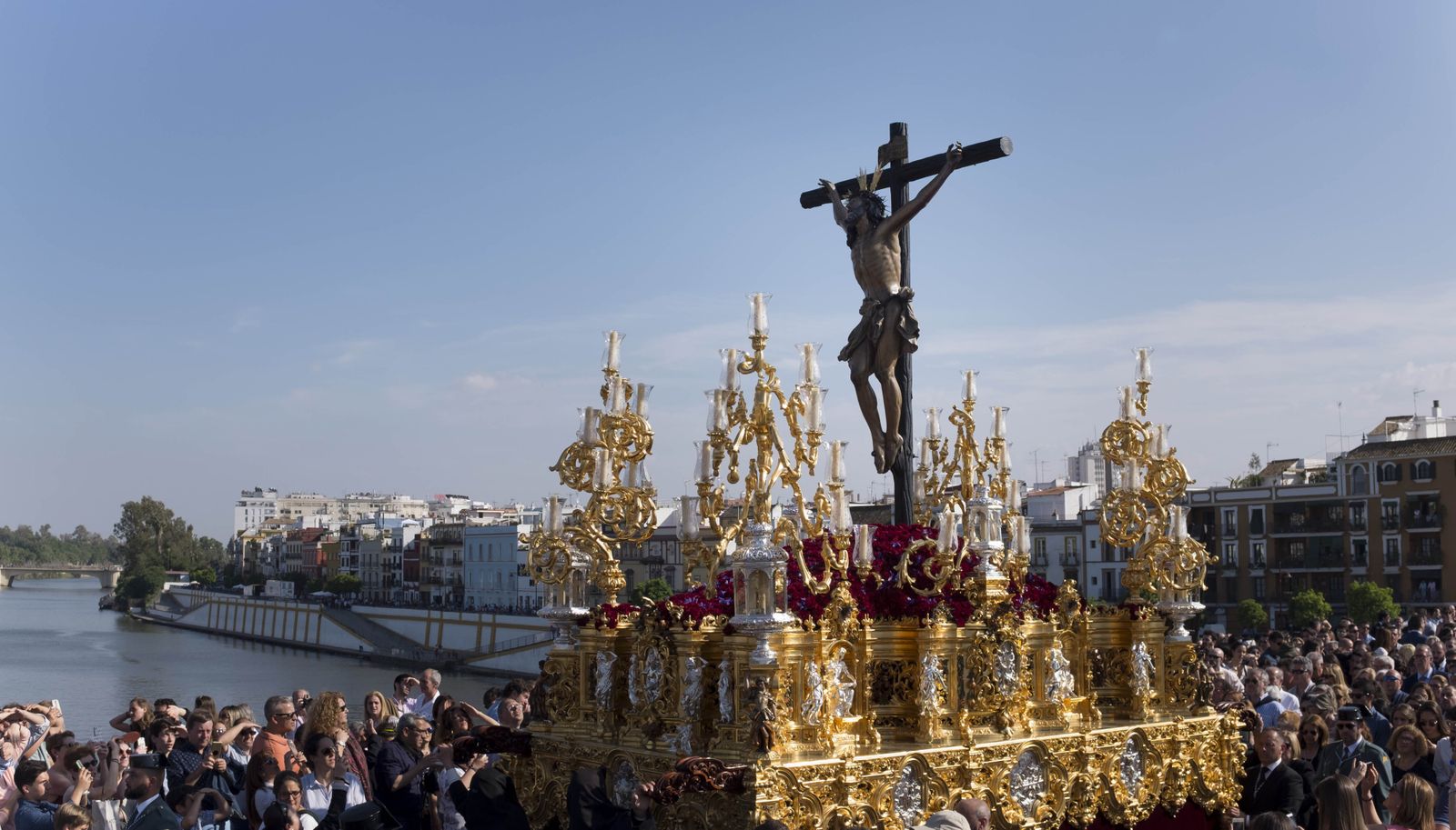 Paso actual del Cristo del Cachorro realizado por Guzmán Bejarano en 1996