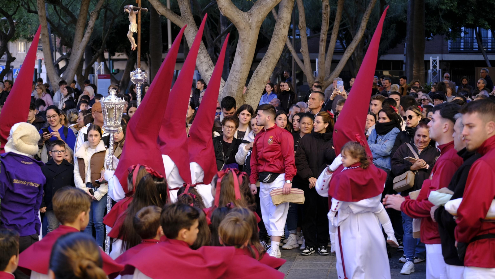 Coronación desaría al viento en su estación de Penitencia
