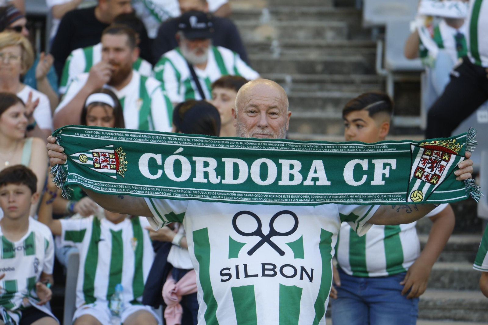 Las mejores fotos del ambiente en el emocionante Córdoba CF - Mirandés en El Arcángel