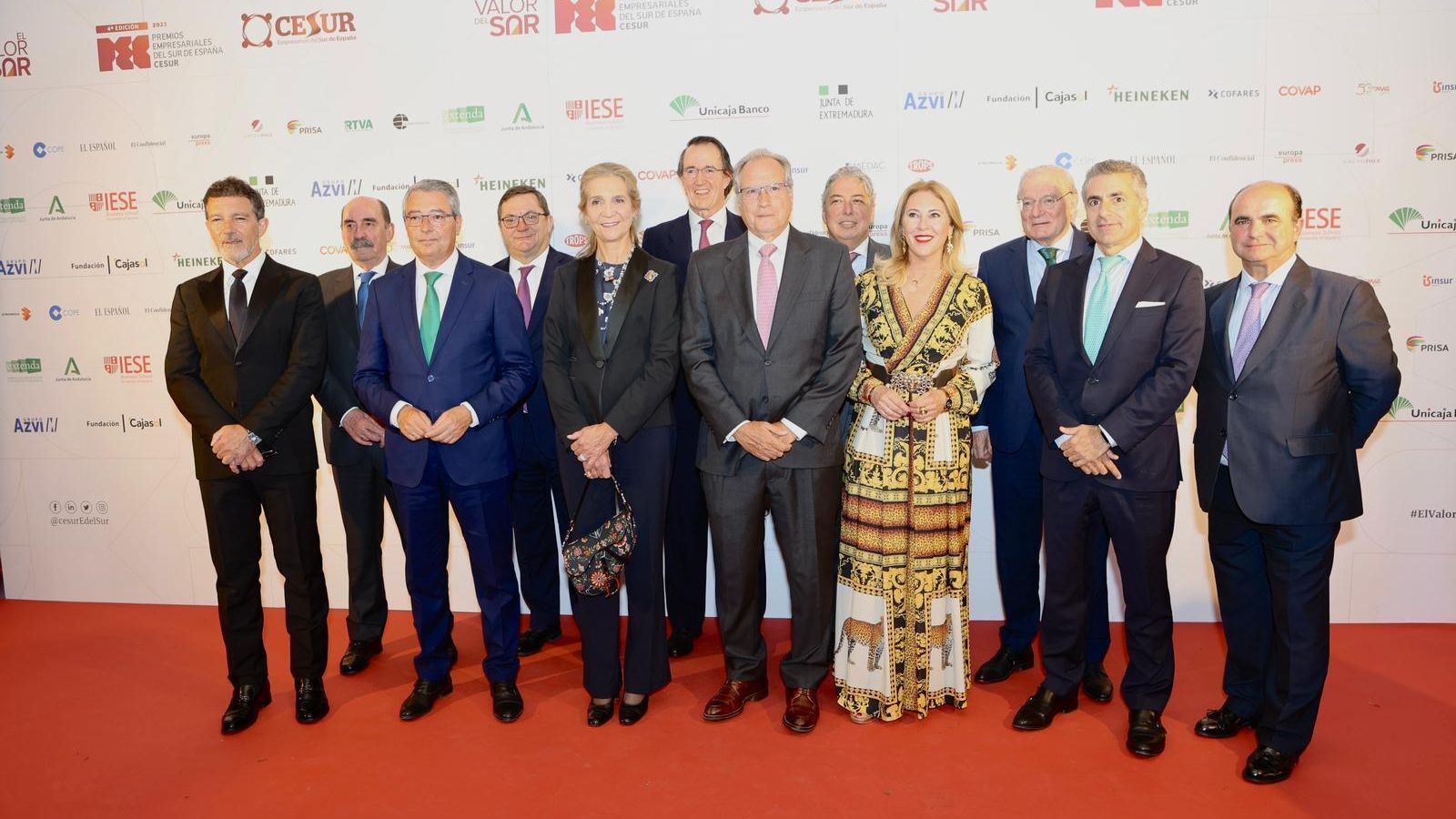 Premiados y autoridades al comienzo de la gala celebrada en Málaga.