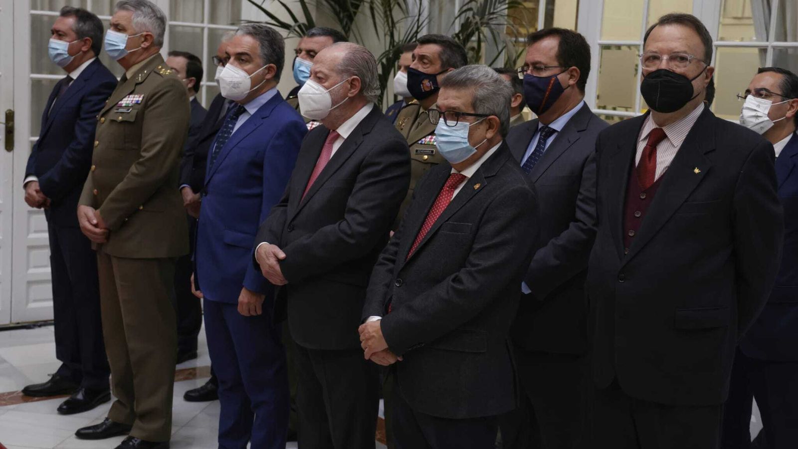 Personalidades asistentes a la toma de posesión del jefe superior de Policía.