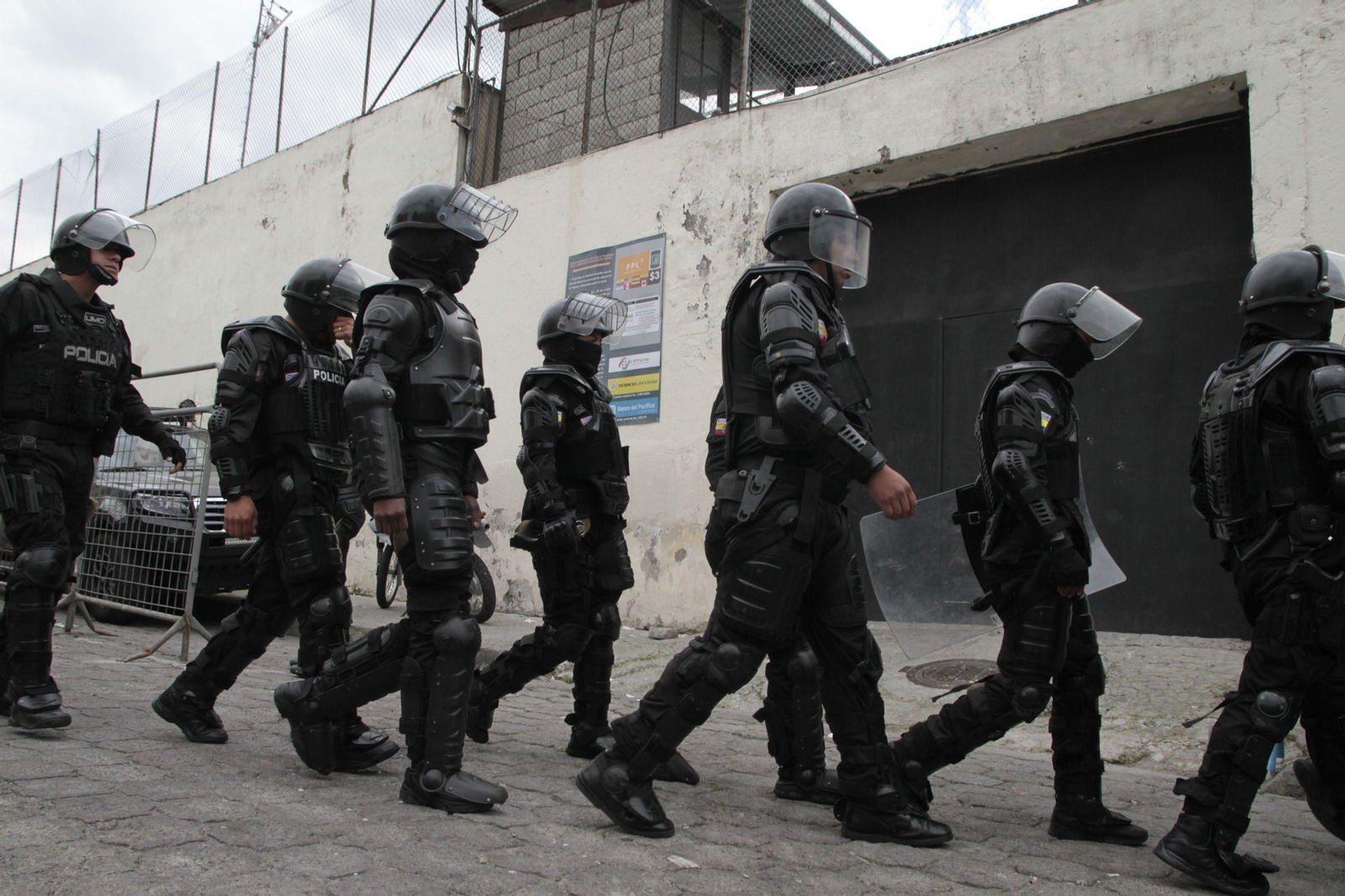 Patrulla de la policía ecuatoriana en Quito. Patrulla de la policía ecuatoriana en Quito.