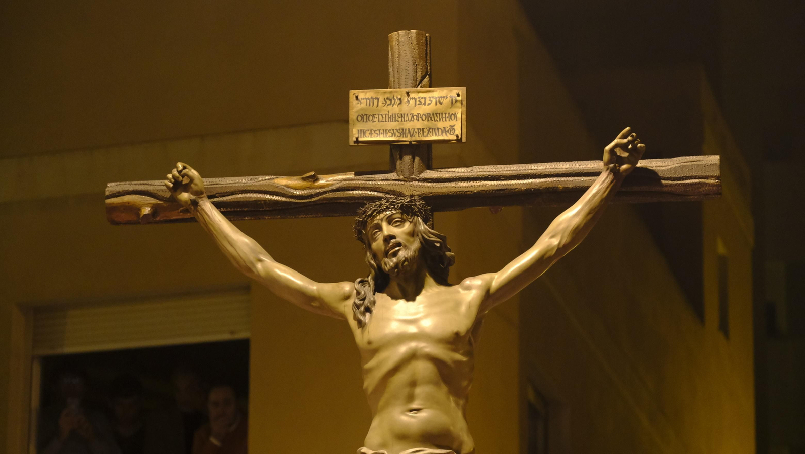 Las mejores imágenes de la Procesión del Perdón, en la noche del Martes Santo en Almería