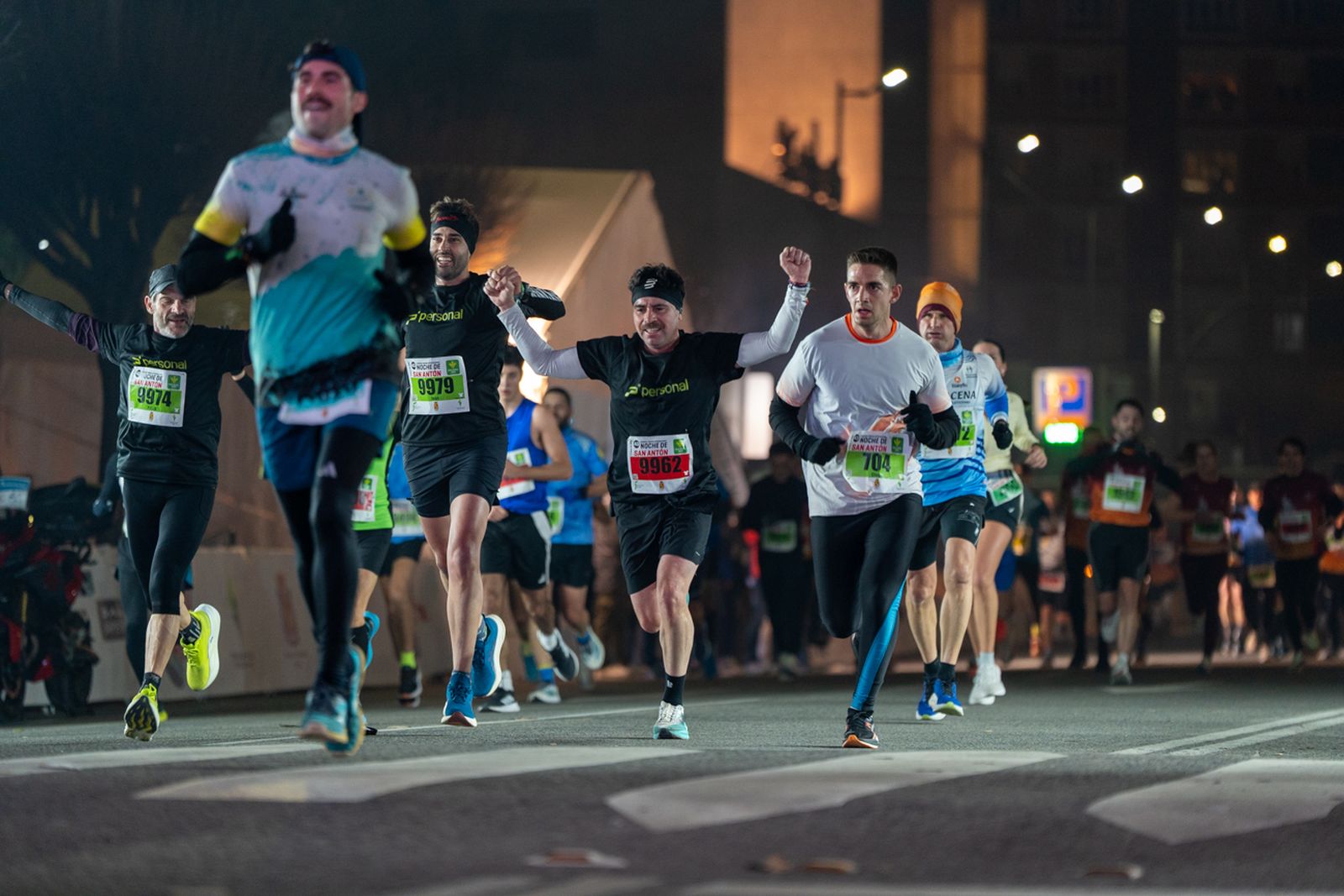 En imágenes: búscate en tu llegada a meta de la Carrera de San Antón 2026 (8)