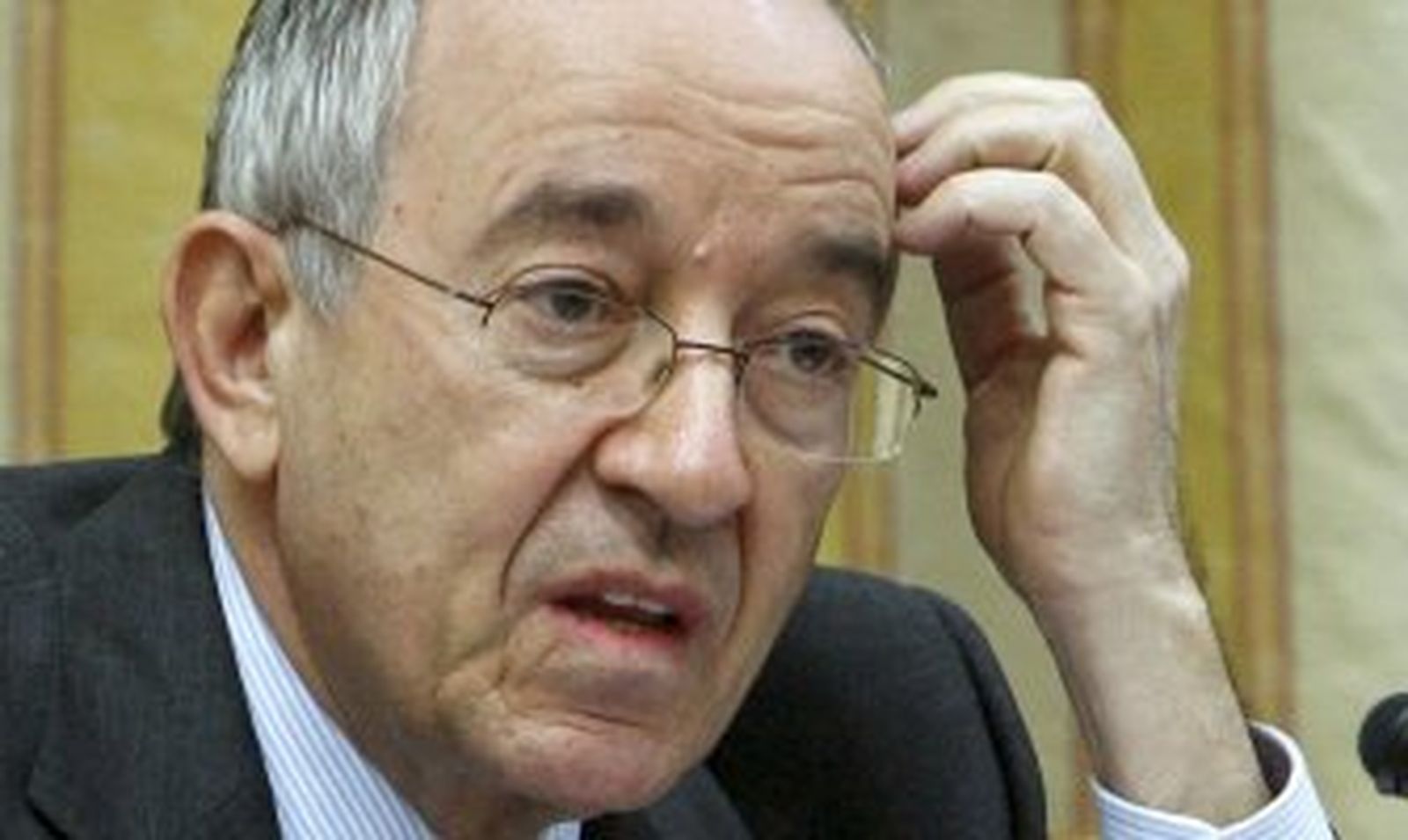 Fernández Ordóñez reclama que las cajas puedan ampliar recursos como los bancos