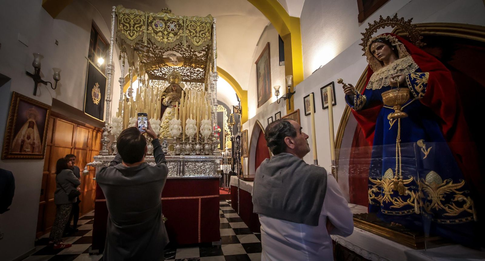 Imágenes de la visita a los templos tras el aplazamiento de la Magna Mariana de Jerez