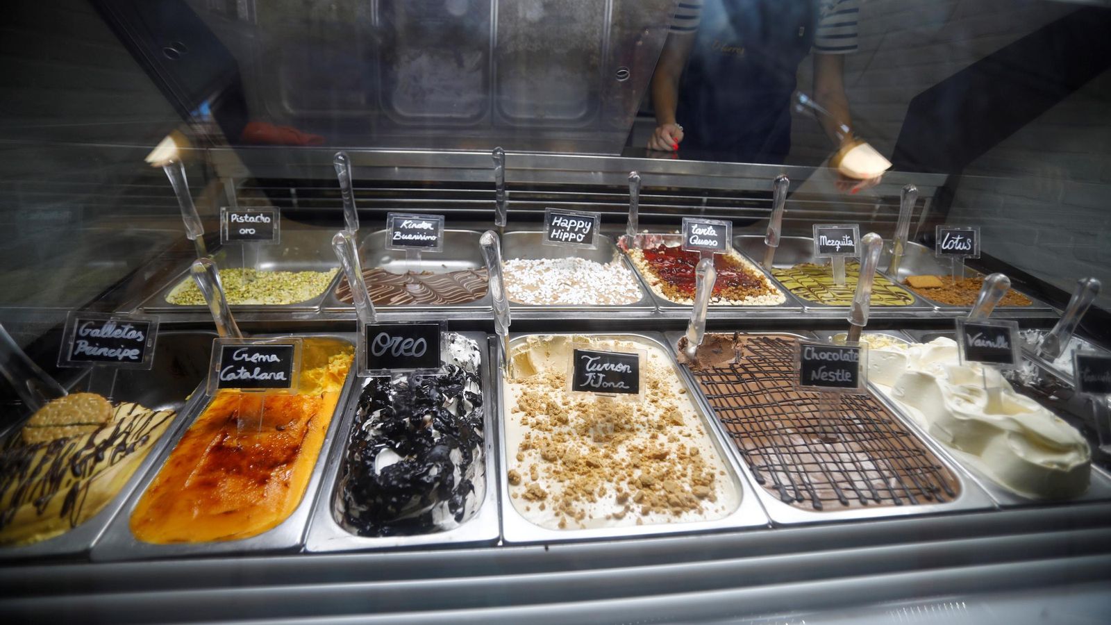 Vitrina de helados de la heladería D'Torres.