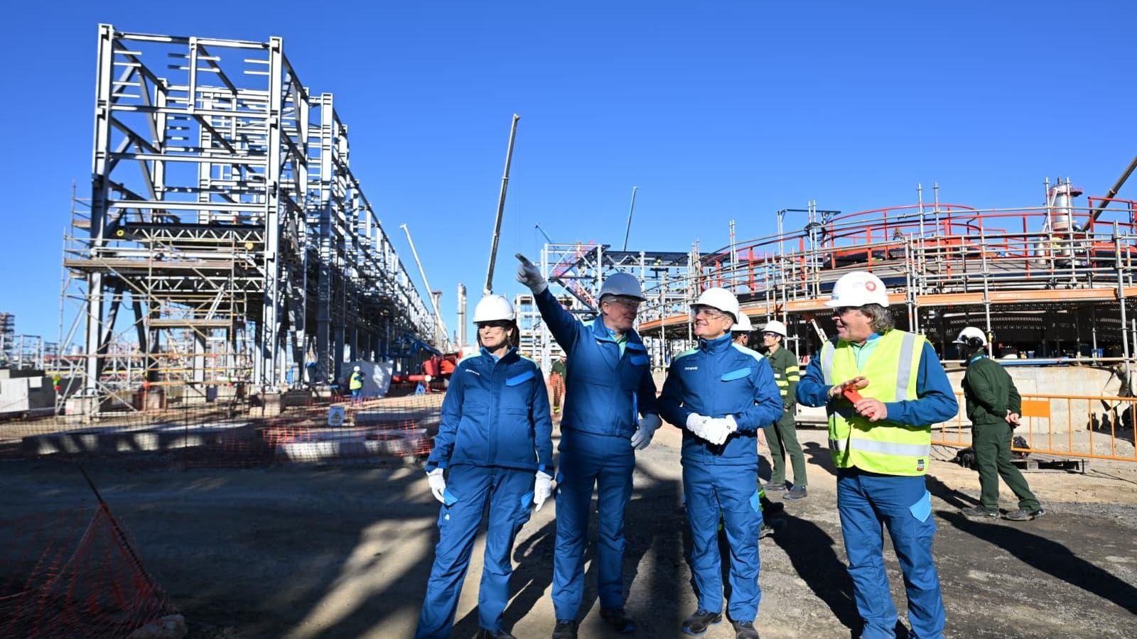 Wetselaar supervisa las obras de construcción de la planta de biocombustibles en el Energy Park La Rábida.