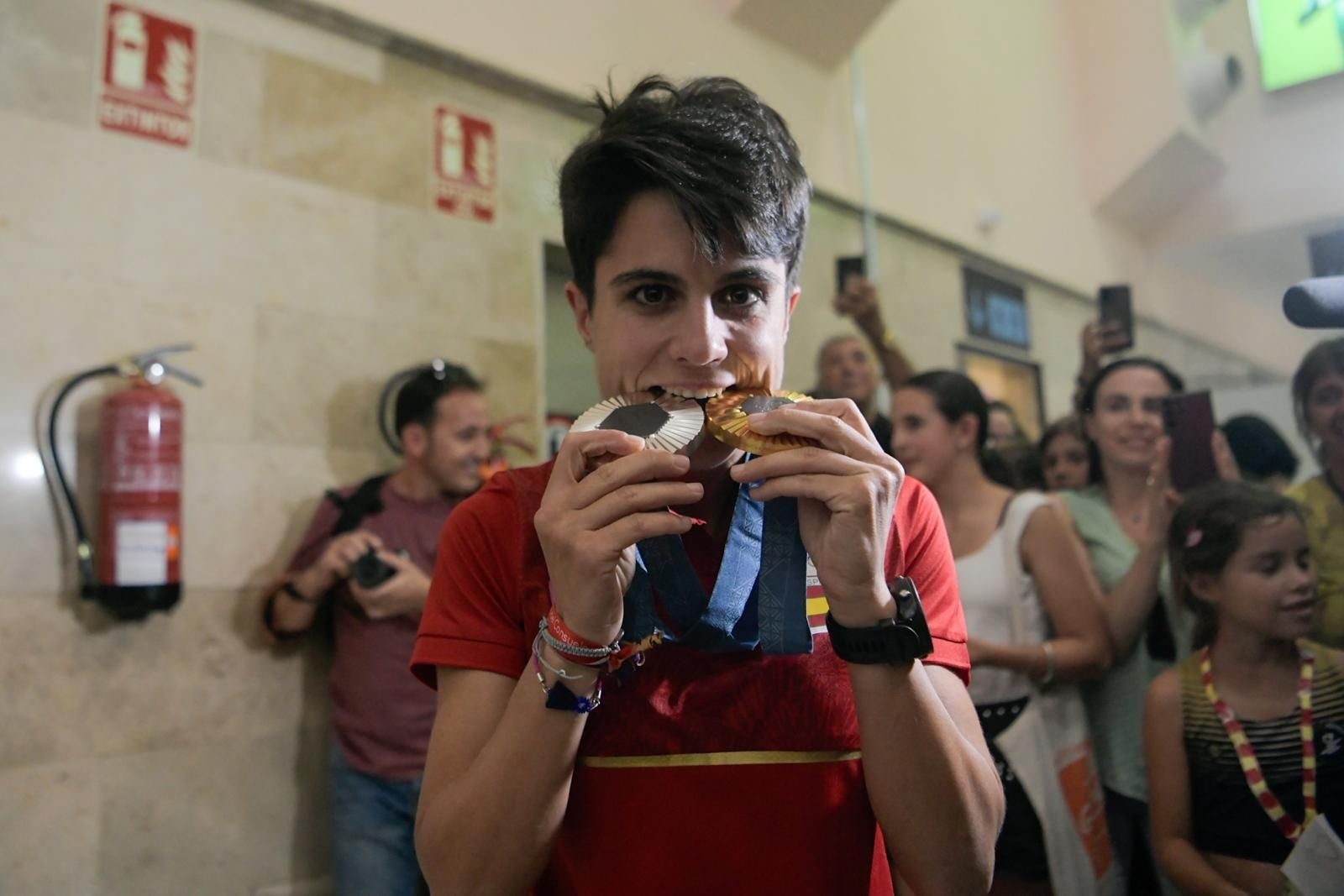 Granada recibe a la campeona María Pérez, en imágenes