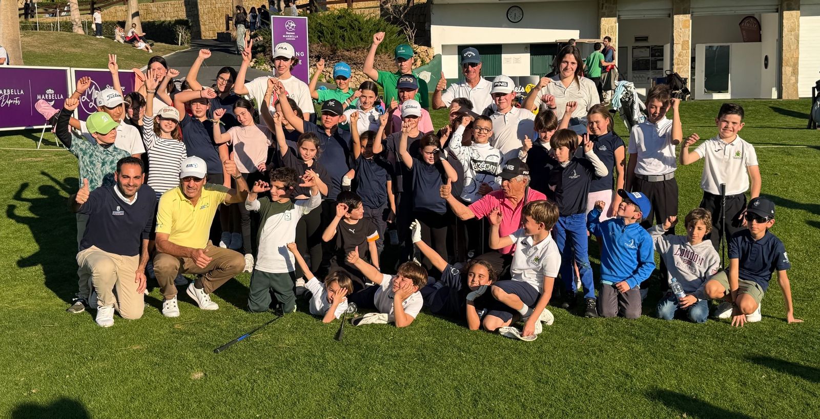 Niños de todas las escuelas de Málaga, en un un clinic impartido en Aloha Golf por Juan Quirós y Santi Luna