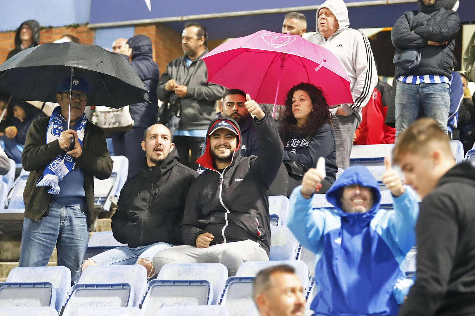 Imágenes del ambiente en el Recreativo de Huelva - San Fernando