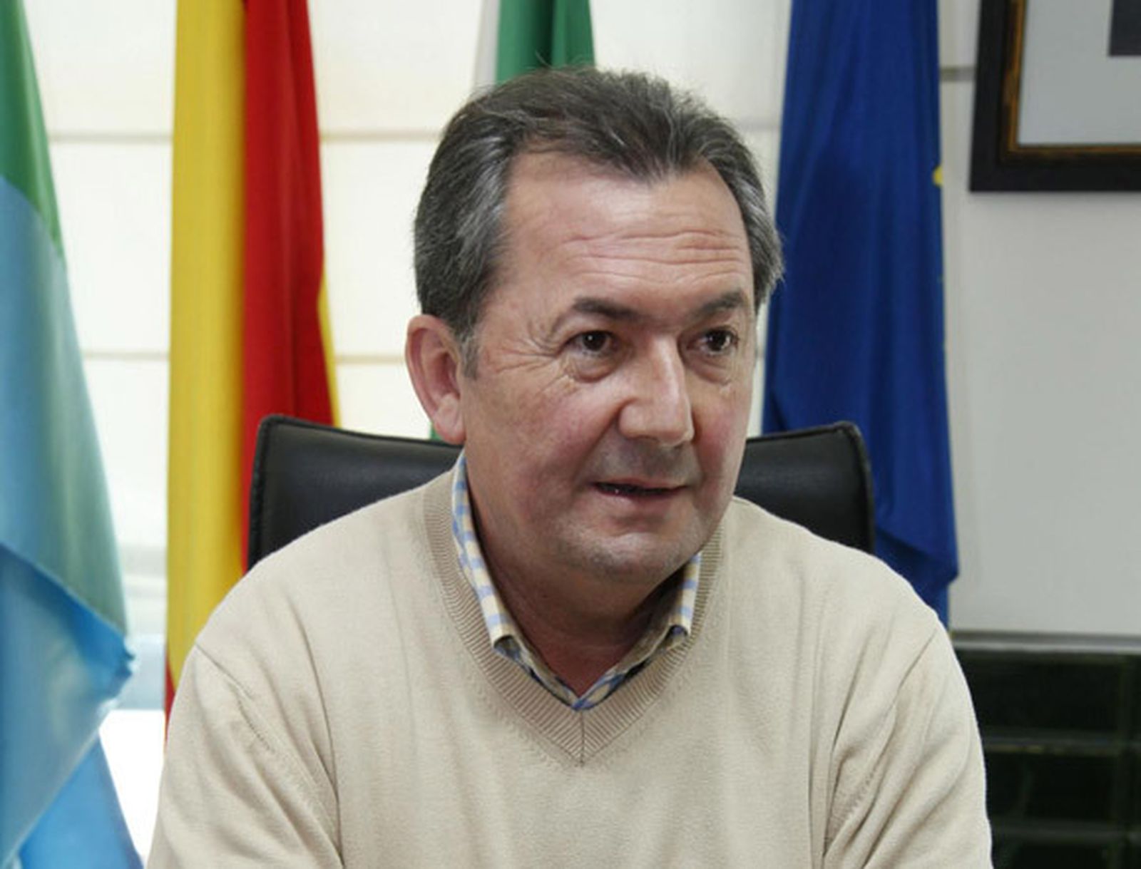 Dimite el alcalde de Punta Umbría por su supuesta relación con el fraude en los cursos de formación