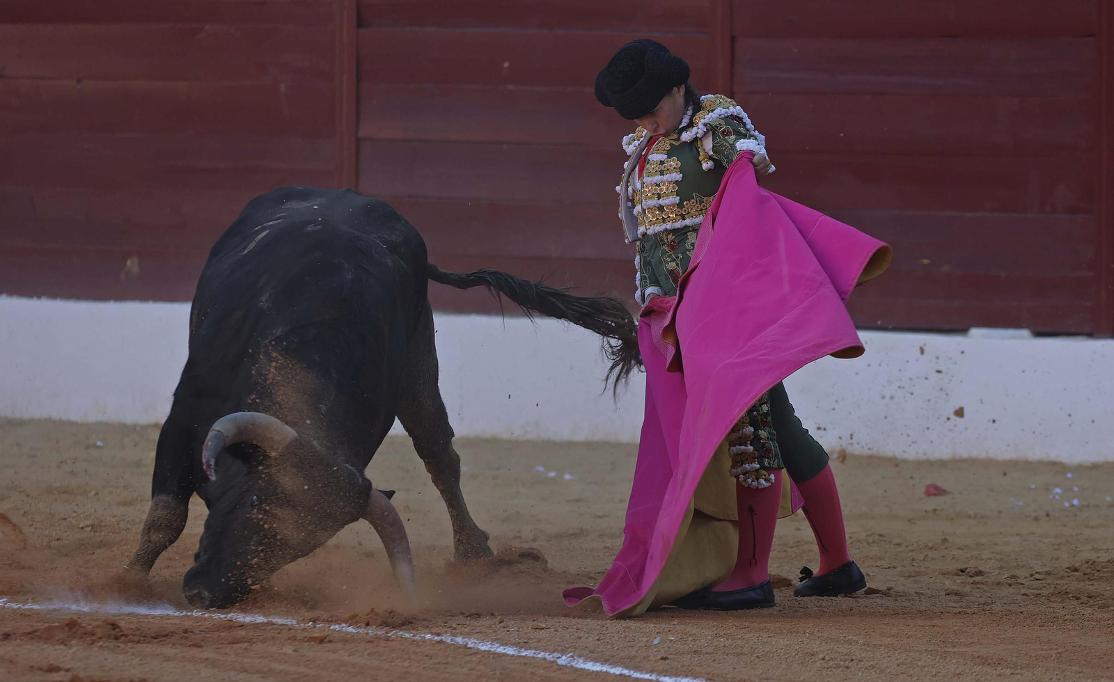 Fotos de la novillada mixta con picadores del sábado de la Feria de La Línea: Ignacio Candelas, Miriam Cabas y Juan Jesús Rodríguez