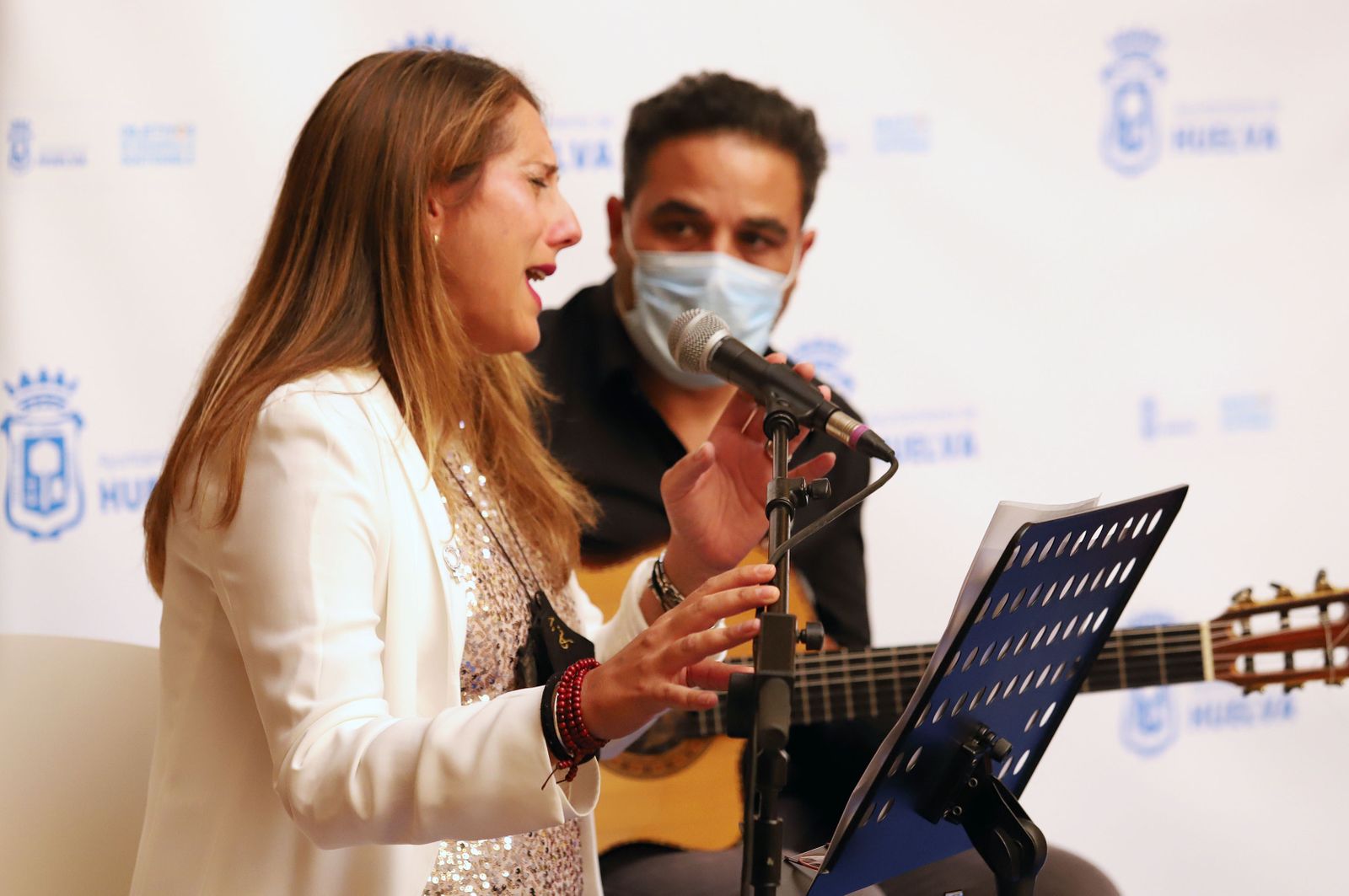 Imágenes de la entrega del Premio Marismas a Juana Carrillo y a Gabriela de la Fuente en su XIX edición