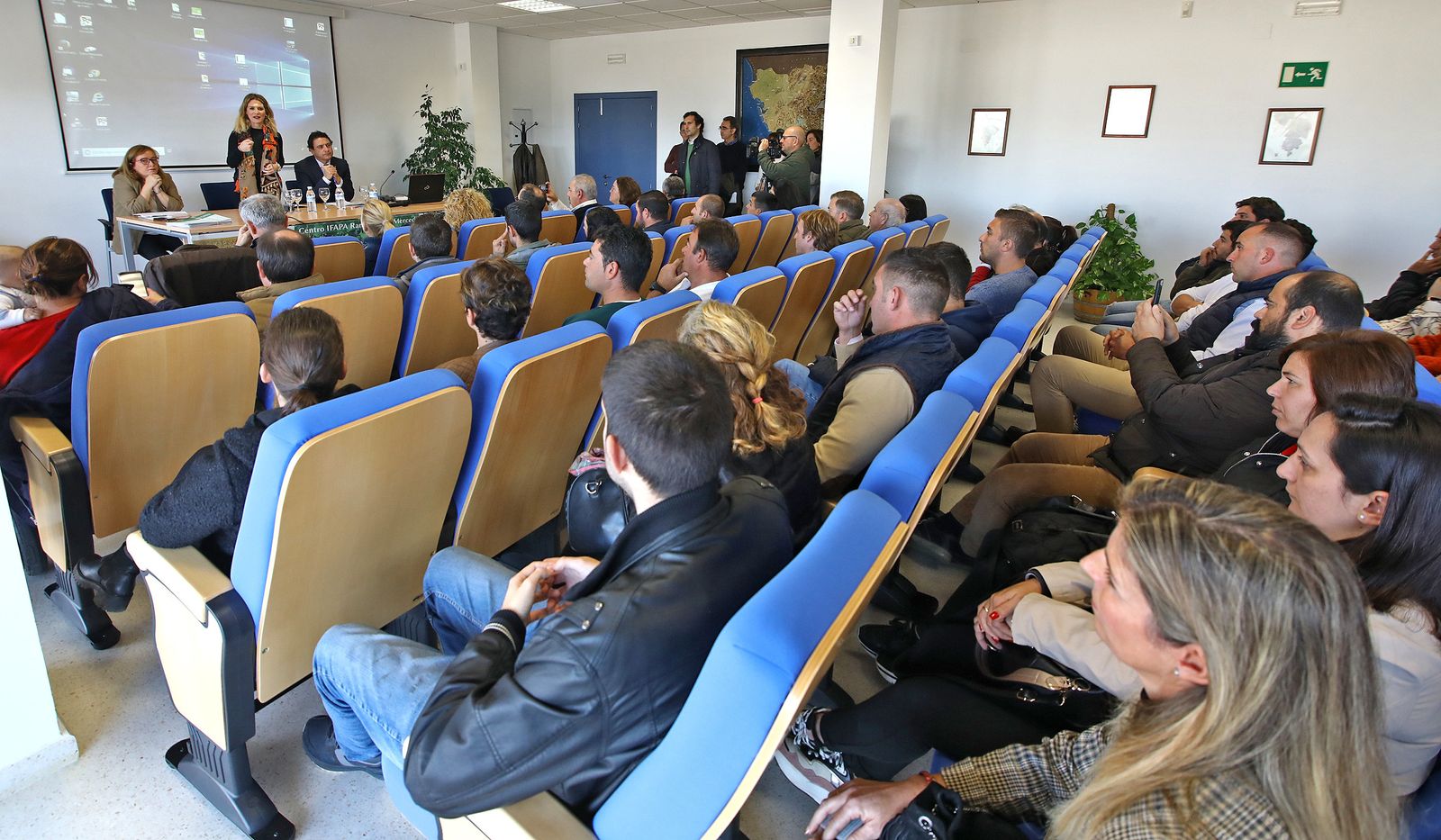 Responsables del Gobierno andaluz durante la entrega de resoluciones de la anterior convocatoria de la ITI de Cádiz.