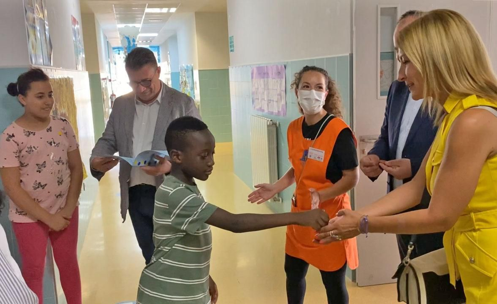 Visita institucional a la escuela que se desarrolla en el CEIP Gabriel Cara de Roquetas de Mar.