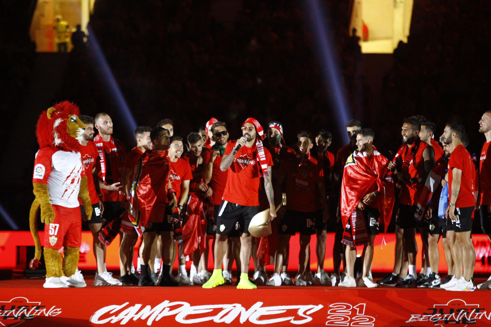Las imágenes de la fiesta del ascenso de la U.D. Almería en el Estadio Mediterráneo.