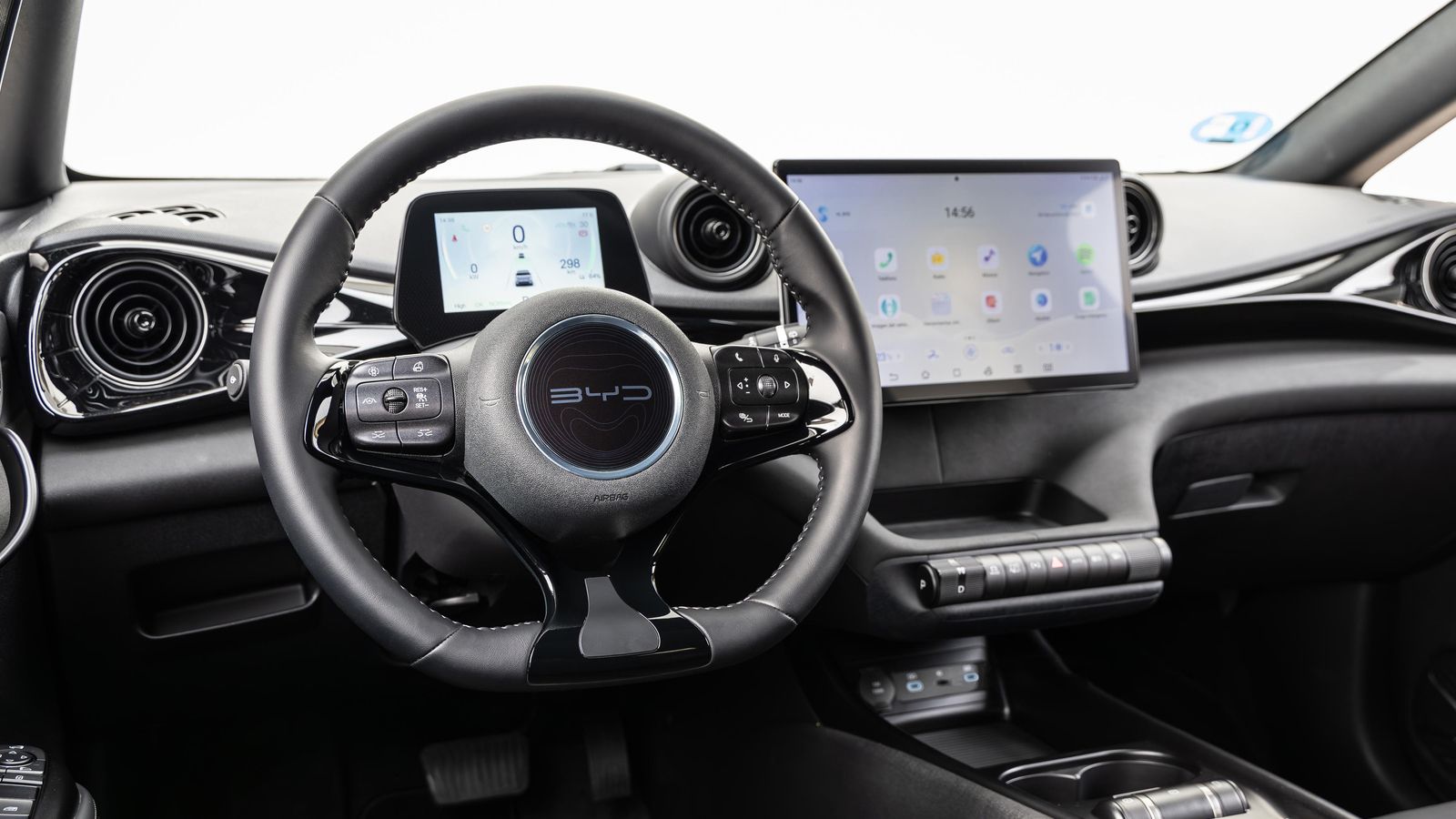 Original y bien resuelto, el salpicadero del BYD Dolphin no deja indiferente a nadie.