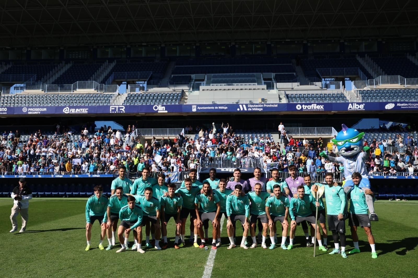 Galería: Pellicer y la plantilla del Málaga se divierten con la afición