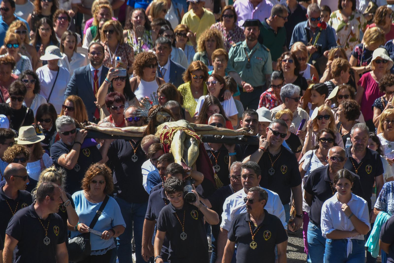 La procesión del Cristo de la Almoraima, en imágenes