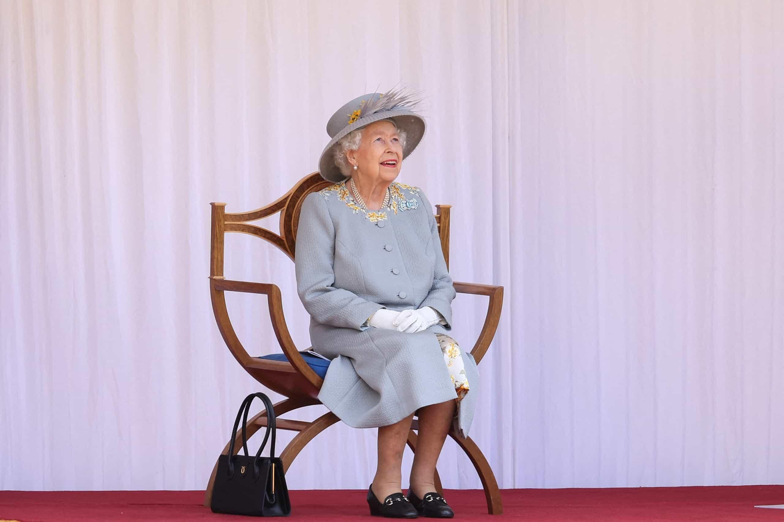 La reina Isabel II de Inglaterra, en el desfile ‘Trooping the Colour’ de su cumpleaños, el año pasado en solitario por la pandemia.