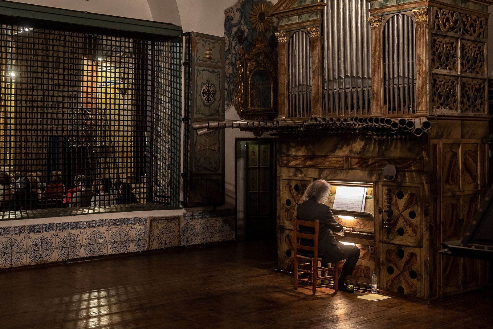 Andrés Cea y el órgano de San Clemente en el silencio de la clausura.