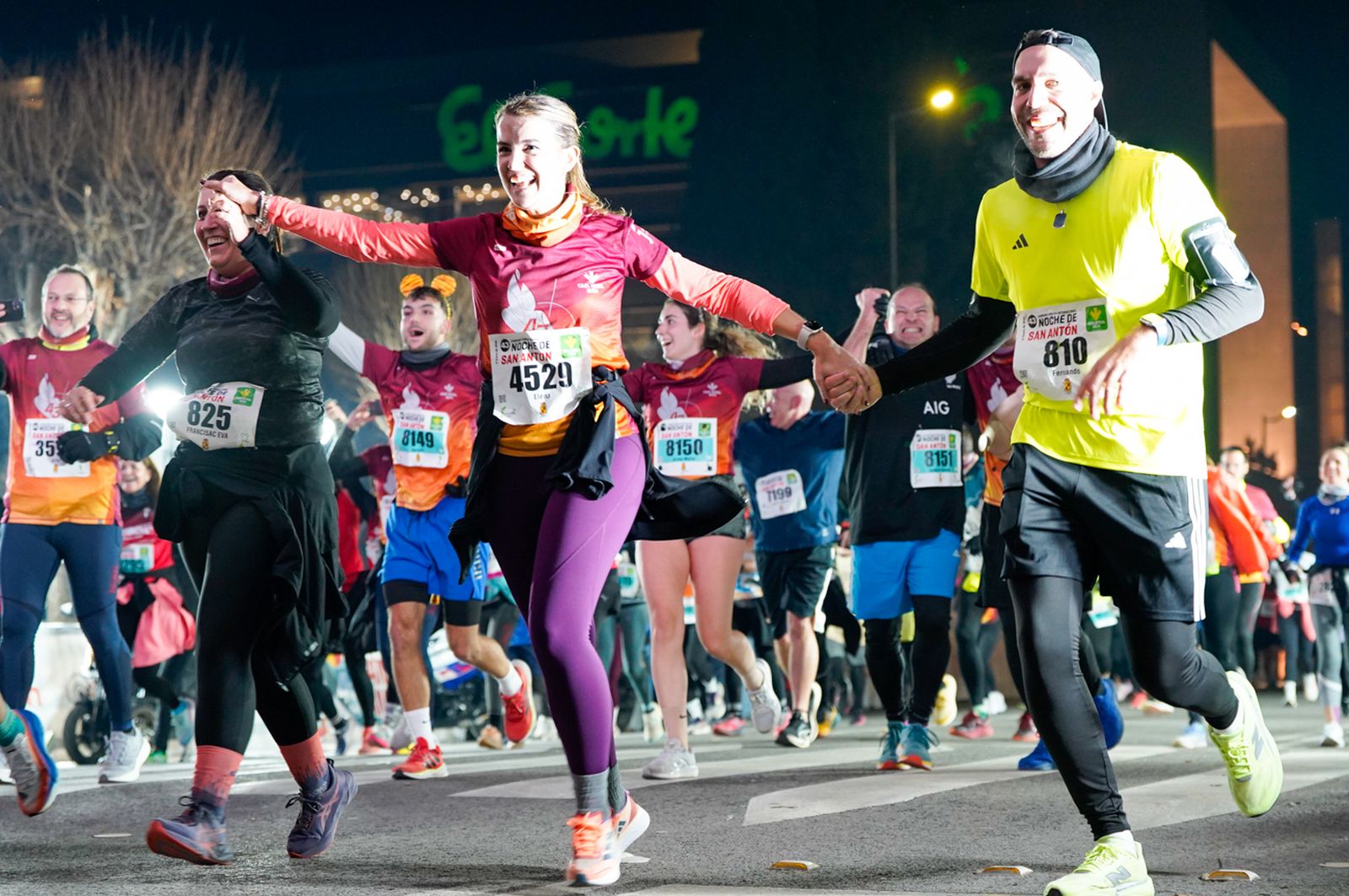 En imágenes: búscate en tu llegada a meta de la Carrera de San Antón 2026 (2)