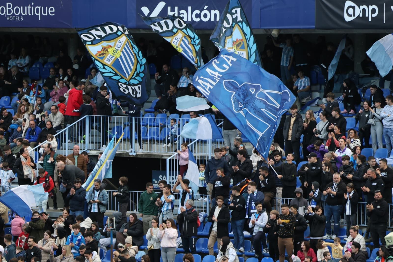 Búscate en las fotos del entrenamiento del Málaga CF en La Rosaleda