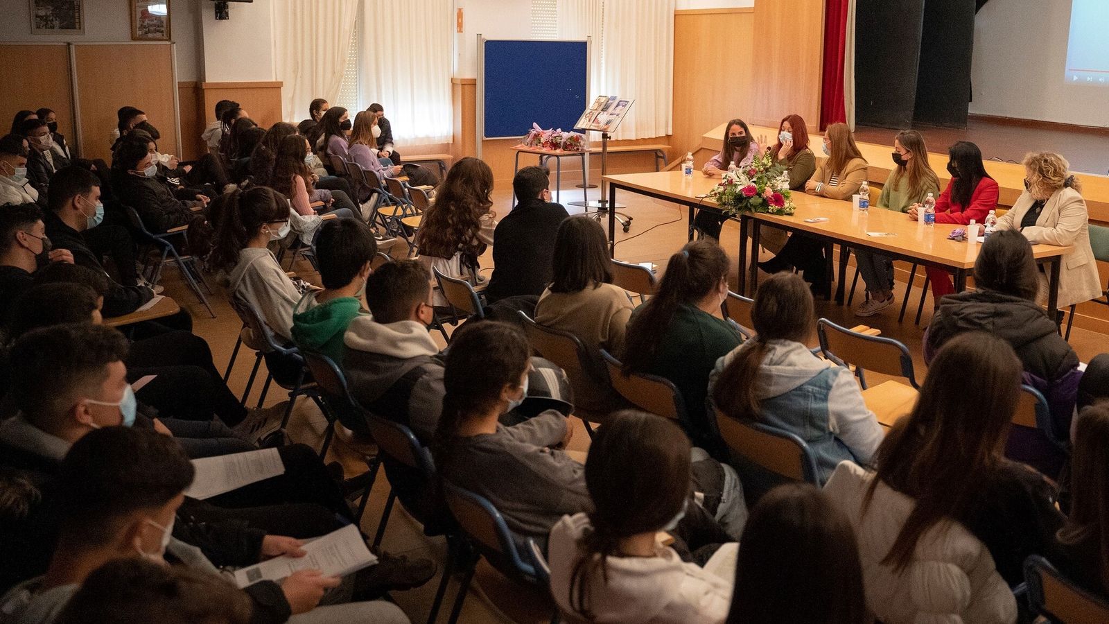 Mesa redonda en el IES Isla de León sobre el 8-M.