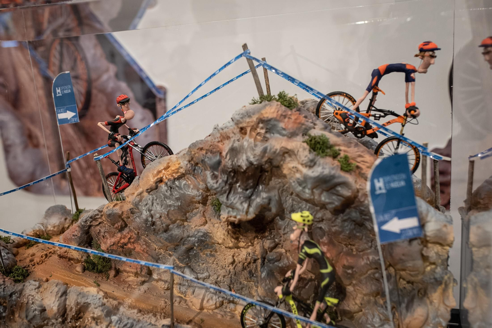 Imágenes de la inauguración de la exposición "200 años construyendo provincia"