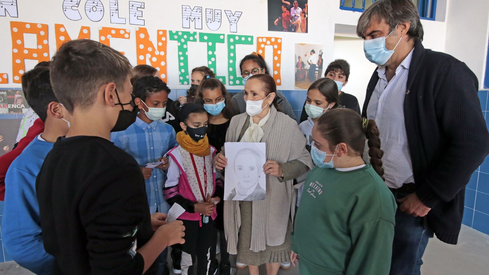 Angelita Gómez visita por el día del flamenco el colegio San Juan de Dios