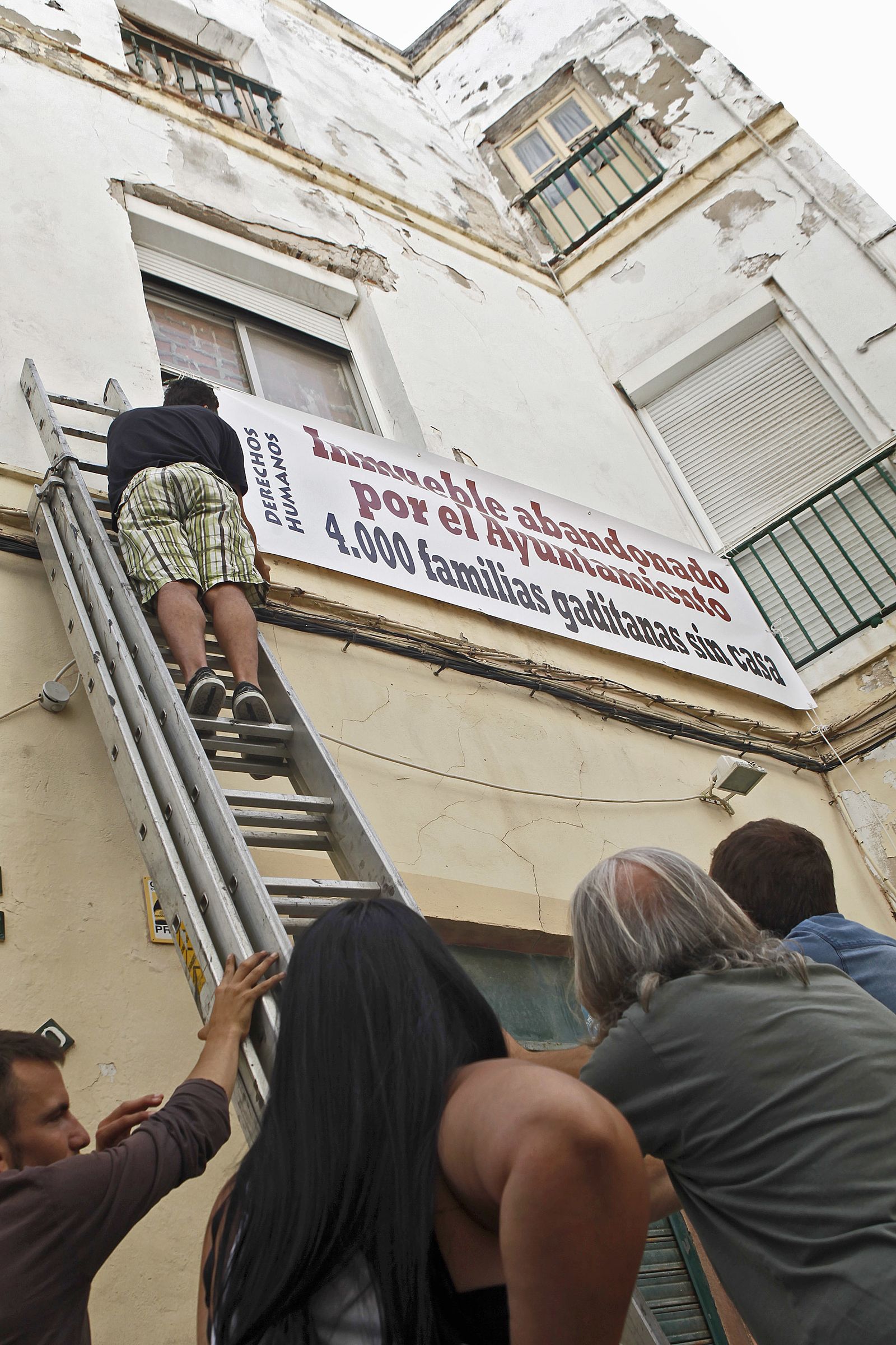 Los miembros de la Plataforma por una Vivienda Digna, en una de sus movilizaciones.