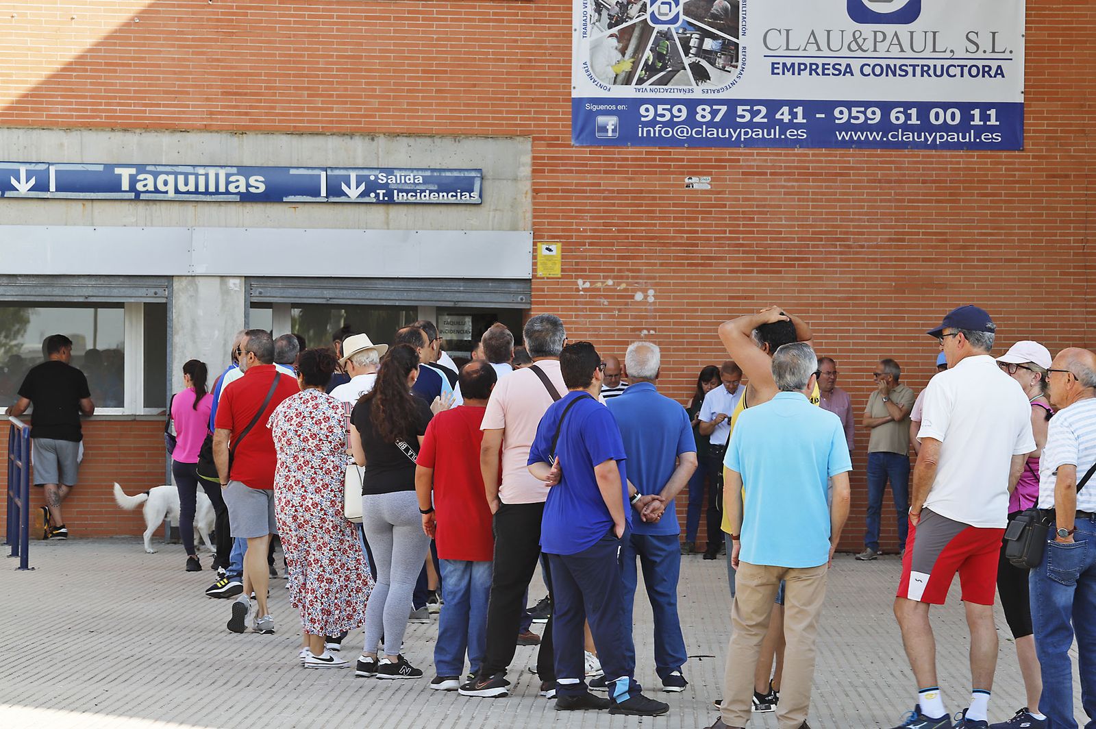 Largas colas en el Nuevo Colombino para las entradas del partido ante el Cacereño