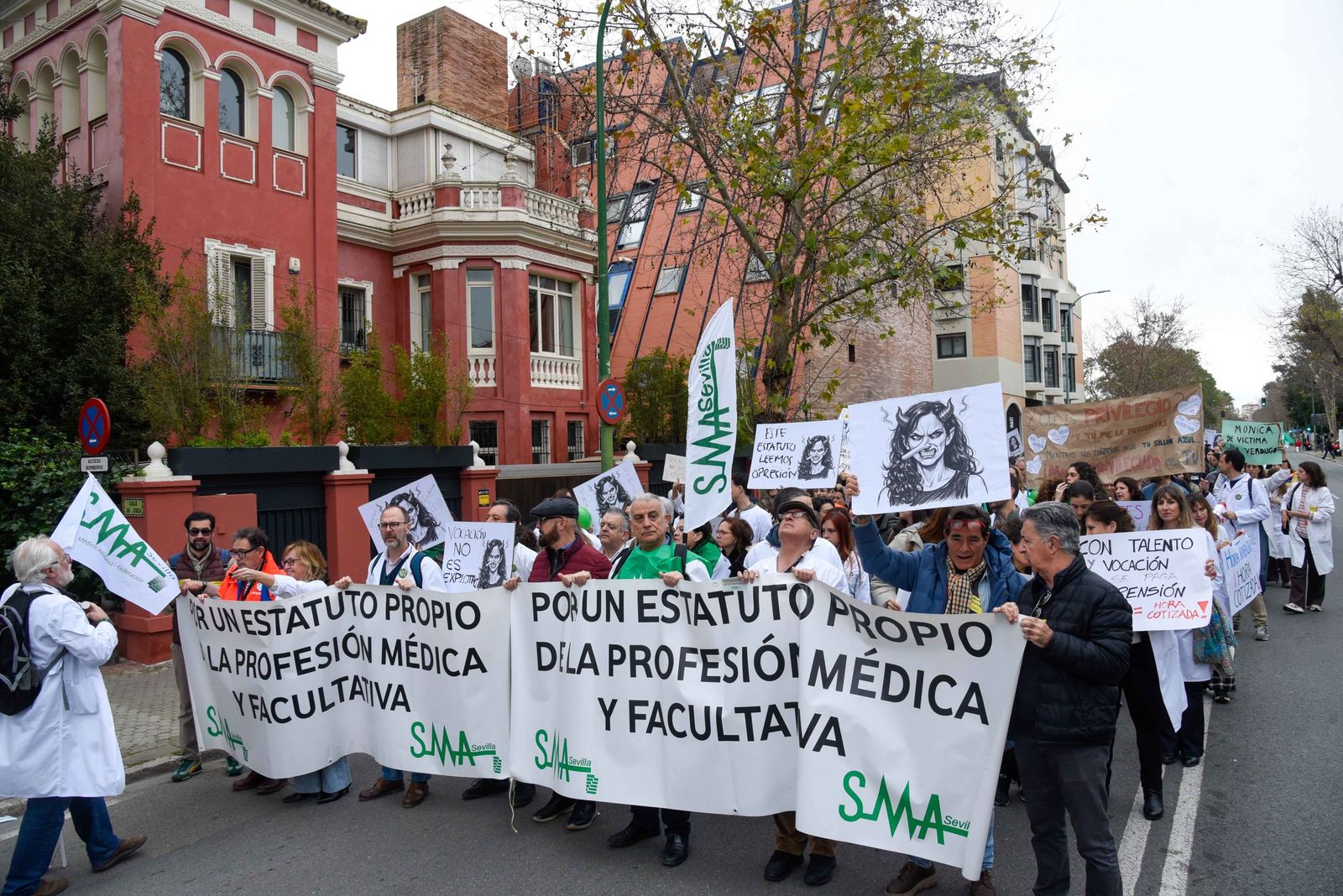 La manifestación por la huelga médica nacional, en imágenes