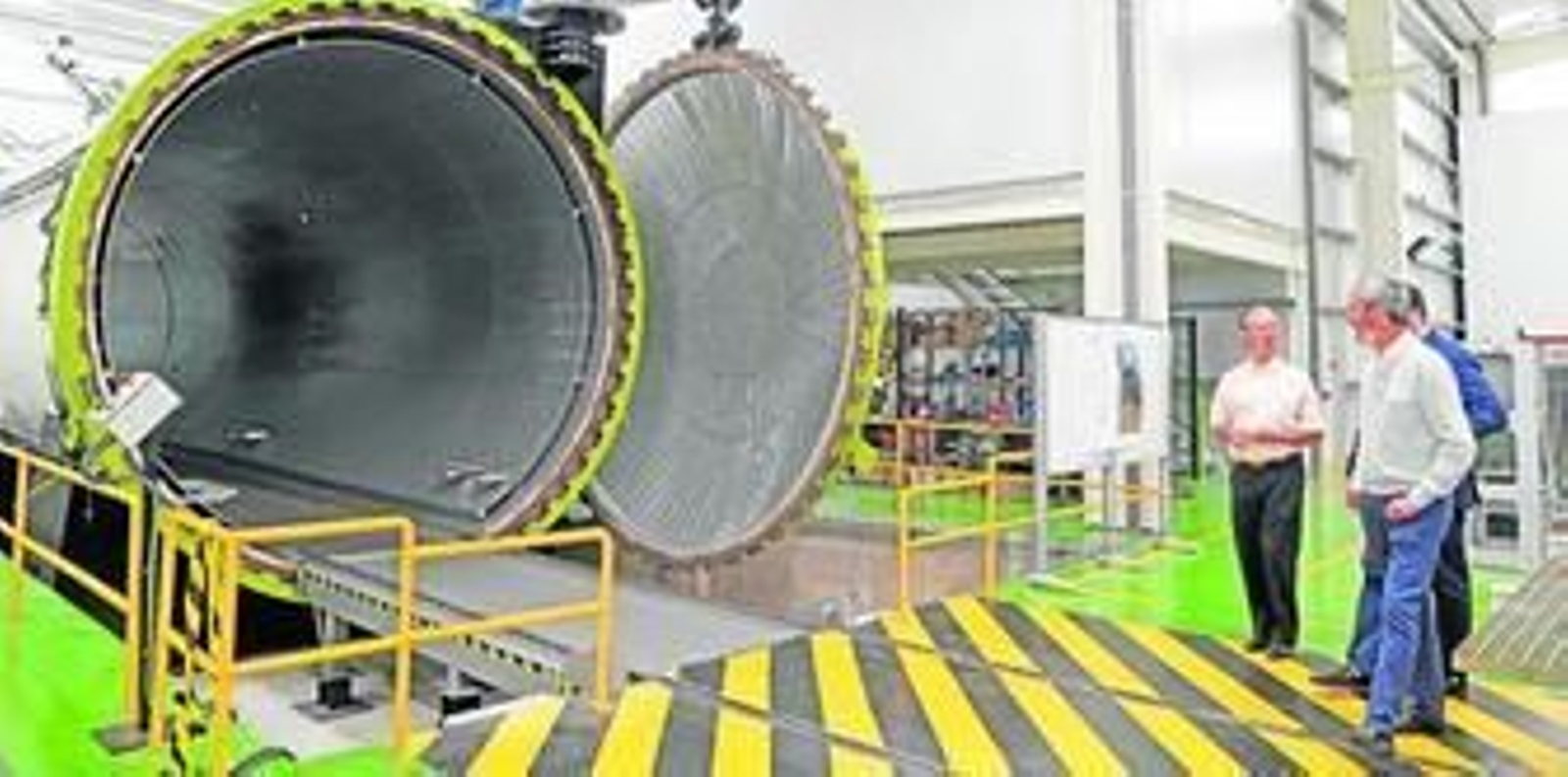 Imagen del inmenso autoclave de Carbures en Jerez, elemento donde se preparan las piezas de fibra de carbono.