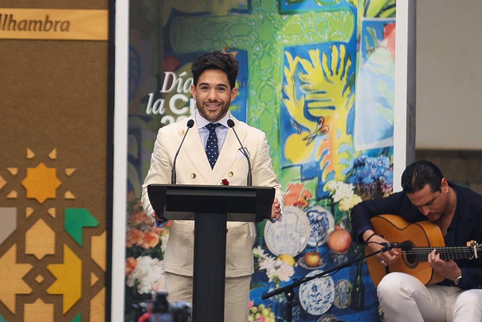 El pregón del Día de la Cruz de Granada, en imágenes