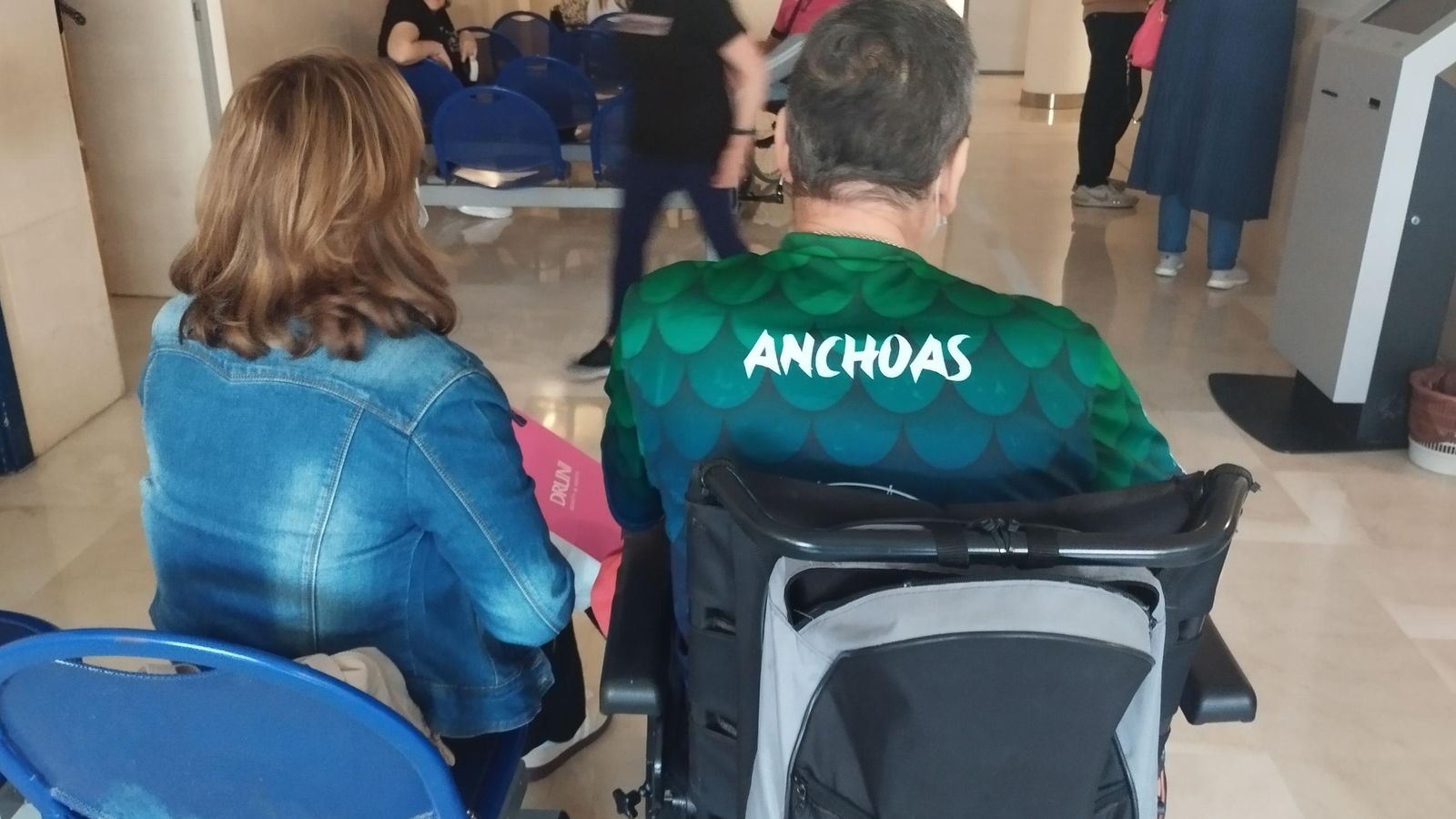 Juan Antonio Peláez y su mujer, en el CARE este pasado lunes.