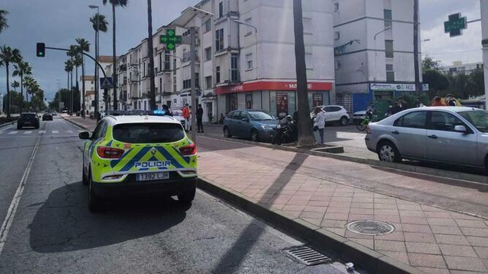 Un vehículo de Policía Local patrullando por una de las avenidas portuenses.